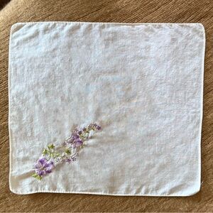 💐 Vintage Embroidered Floral White Handkerchief w/ Purple Blooms: 10.5” x 9.25”